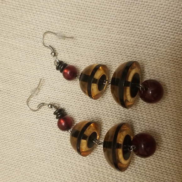 Beautiful Unique Earrings - Picture 4 of 5